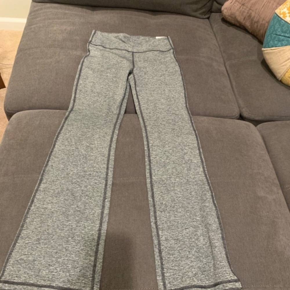 Aerie Chill Play Move Bootcut Leggings Regular Rise Small Short